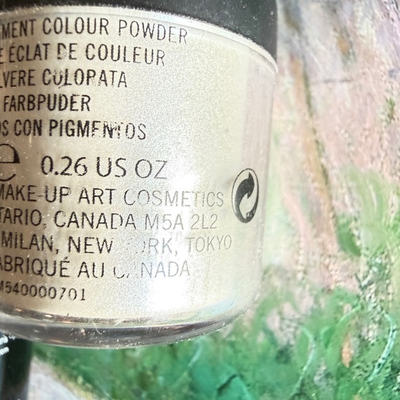 MAC Iridescent Pigment Powder 26 ounce White - Picture 6 of 9